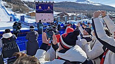 I �eský prezident Petr Pavel dorazil do Livigna, aby podpo�il snowboardistky...