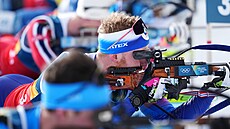 Vít�zslav Hornig na st�elnici b�hem biatlonové smí�ené �tafety na olympijských...