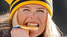 �védská b�kyn� na ly�ích Frida Karlssonová ohlodává svou zlatou olympijskou...