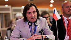 Na p�elomu listopadu a prosince 2025 se poslanec Denis Doksanský (ANO) ú�astnil...