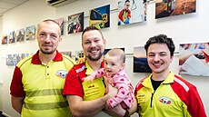 Sedmim�sí�ní Lucie na náv�t�v� mezi zdravotnickými záchraná�i