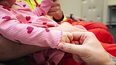 Sedmim�sí�ní Lucie na náv�t�v� mezi zdravotnickými záchraná�i