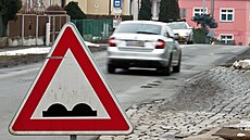 Díry v silnicích silni�á�i opraví a� po zimní sezon�. Do té doby p�ed n�kterými...