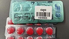 Celníci zabavili na Tachovsku platí�ka s p�ípravky na posílení mu�ské sexuální...