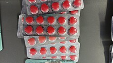 Celníci zabavili na Tachovsku platí�ka s p�ípravky na posílení mu�ské sexuální...