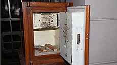 Zlod�j �ádil v plze�ském kostele, prohledal ho, ukradl peníze, nakonec i...