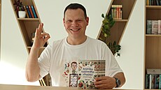 Ji�í May a jeho nová kniha �Kronika rodinného chaosu�