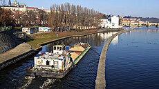 Jedna lo� nahradí desítky kamion� v pra�ské doprav�