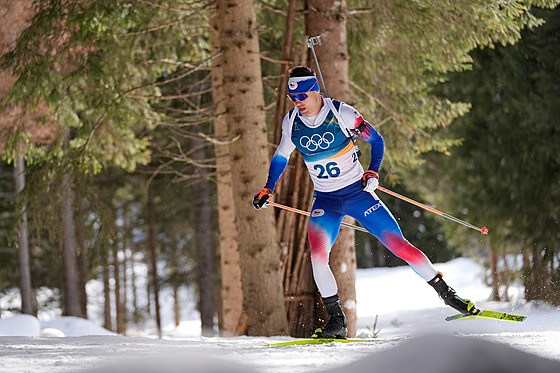 Michal Kr�má� z �eska b�hem sprintu na 10 kilometr� v biatlonu. (13. února 2026)