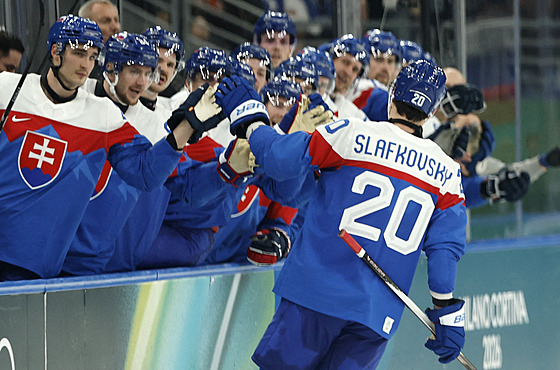 Úsp�ný slovenský st�elec Juraj Slafkovský v zápase proti Fin�m. (11. února...