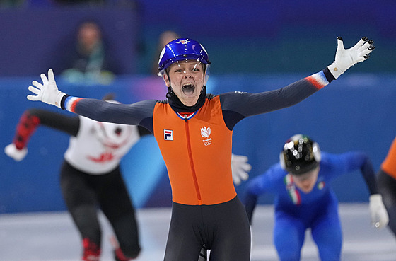 Rychlobrusla�ka Xandra Velzeboerová z Nizozemska je vít�zkou na trati 500...