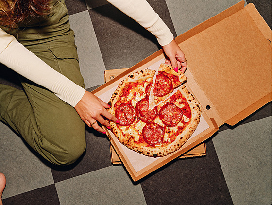 Nejlevn�j�í pizzu si loni mohli zákazníci objednat v Liberci. Pr�m�rná cena zde...