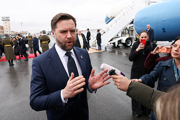 Uzavřete hranice, než bude pozdě, radí Trump Francouzům. Vance varuje Američany