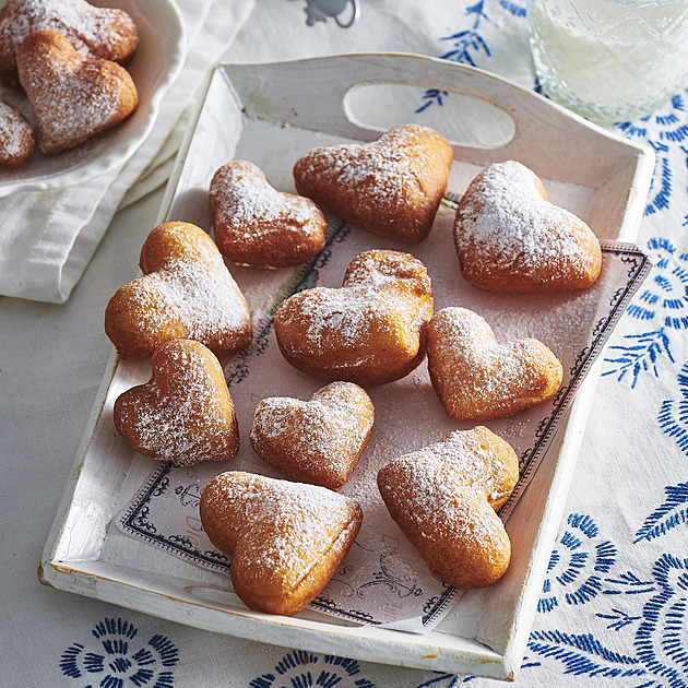 Masopustní srdíčka z crème fraîche – tradiční sladká pochoutka s moderním nádechem