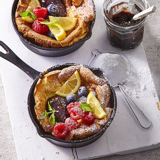 Palačinky dutch baby s ovocem a džemem