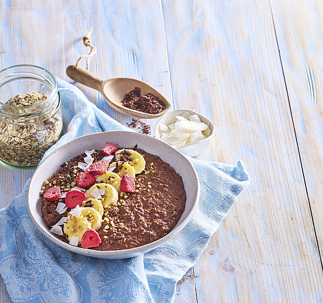 Čokoládovo-ovesná kaše s proteinem a mandlovým mlékem