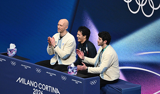 Olympiáda plná převlékání. Trenér mění bundu země podle toho, koho právě vede