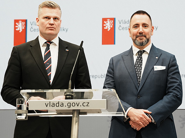 Česko je kvůli Turkovi slabé, řekl Hladík. Na jednání EU jezdit bude, sdělil Červený