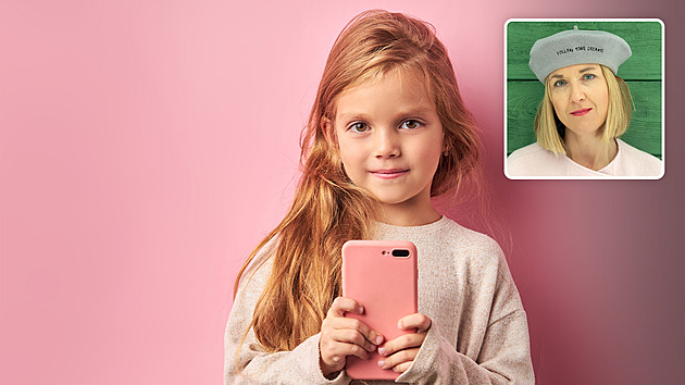 Children Addicted to Mobiles: Expert Urges Against Blaming Only Parents and Teachers