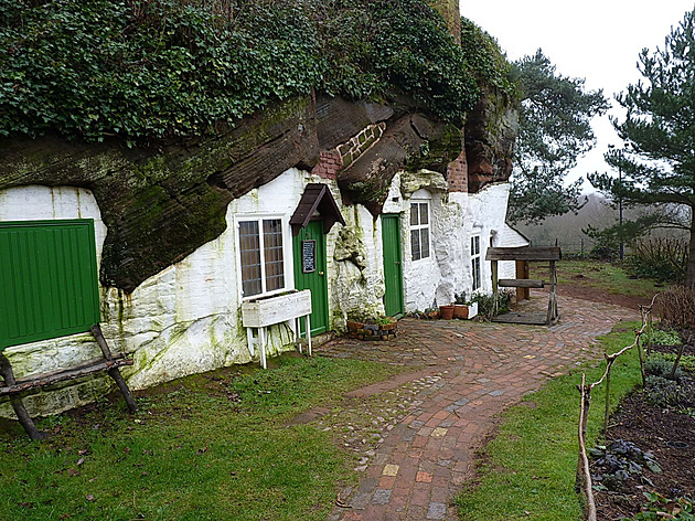 Luxus vytesaný do skály. Proč poslední obyvatelka odešla až v roce 1956?