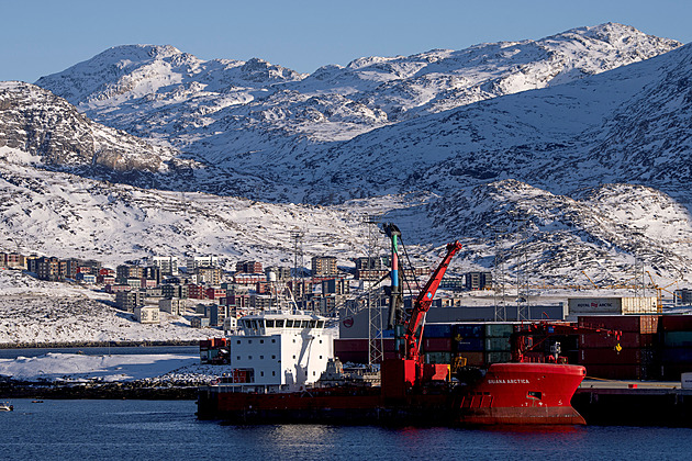 Dánský král Frederik dorazil do Grónska, návštěvou vyslal vzkaz do USA
