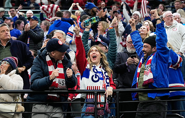 Finálové drama v prodloužení rozhodly americké hokejistky, Kanaďanky smutní
