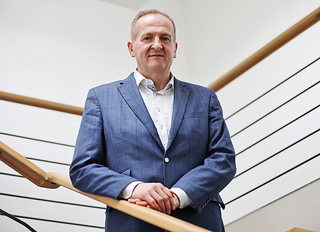 Měli tři auta, ale k otoku volali sanitku. Účelové zneužití neprokážeme, líčí šéf záchranky