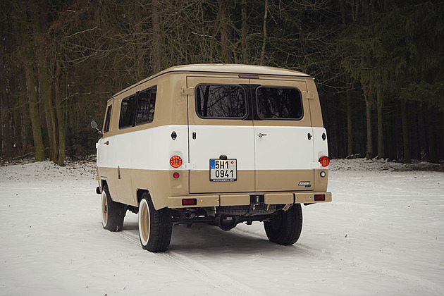 Tuningová šílenost roku je z Česka. Sovětská fosilie pro kavárenské povaleče