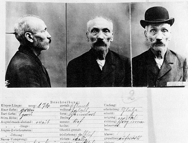 Jako německý Švejk. Zoufalý pan Voigt napálil uniformou radnici i militarismus