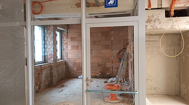 Srpen ne, listopad ne, snad březen. Oprava nádraží v Lovosicích se protahuje