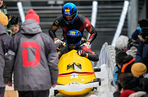 Němec, kam se podíváš. Soutěži dvojbobů vládl Lochner, na pódiu ho doplnili krajané