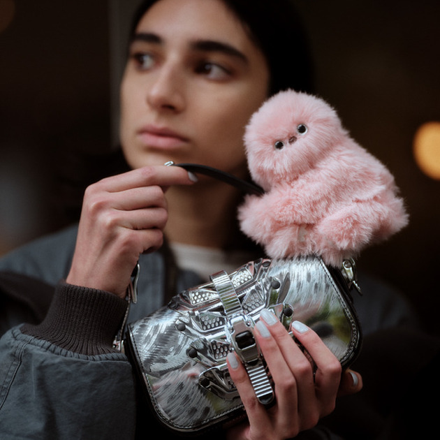 Labubu má roztomilého nástupce. Robotický plyšák Mirumi vybral miliony