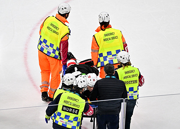 Obavy o Fialu. Po střetu s Wilsonem si zkroutil nohu, na olympiádě si nezahraje