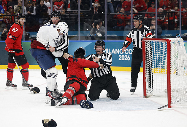 Proti Česku návrh odmítl, teď už ne. Wilson se popral, sudí ho ale trestali víc než v NHL