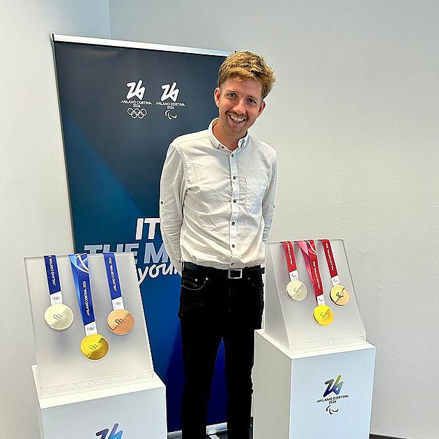 Holínky brát nemusíte, říká z milánské haly český organizátor. Dělníci prý jeli nonstop