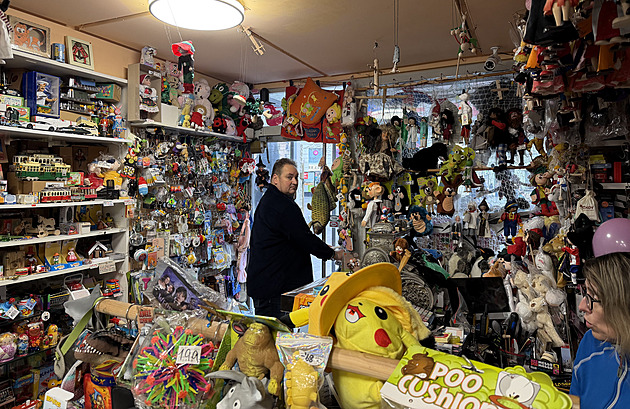 Prodali i dlažební kostku, Temu ale nestačí. Majitelům Ptákovin dochází smích