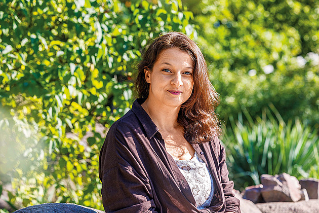 Plešatá lama spořádala řebříček, šimpanzi zaháněli stres šípky, líčí zvířecí terapeutka