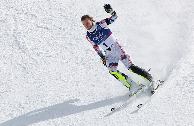 Přemohly mě emoce. Slalomář o frustraci ze ztráty zlata i o radosti trenéra soupeře