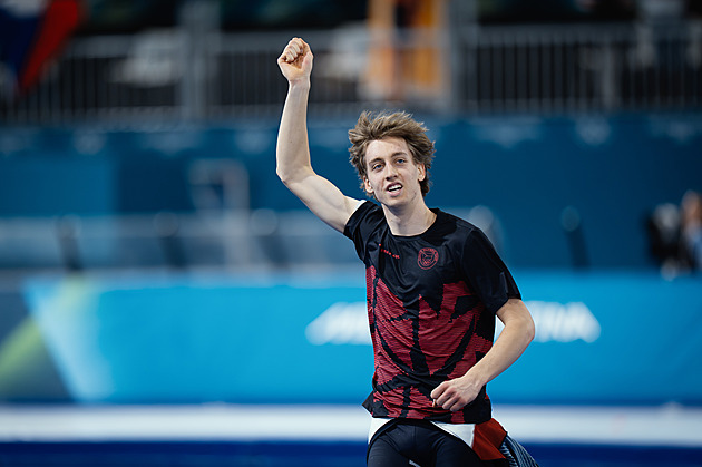 Nový šampion, závod plný nervů. Dvě medaile spustily lavinu gratulací politiků