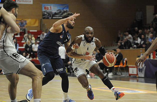 Basketbalisté Pardubic dál válí. Jasnou výhru proti Ostravě režíroval Bryant