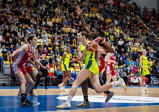 Na hraně vyřazení. USK Praha v Zaragoze odvrací konec euroligové sezony