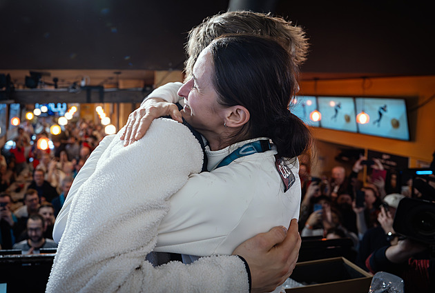 Předávání rychlobruslařského žezla. Sáblíková a Jílek hodnotí historickou zimu