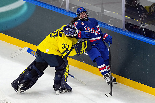 Prasárna, suspendujte ji. Švédky rozhněval faul na brankářku, parťačky hvězdu bránily