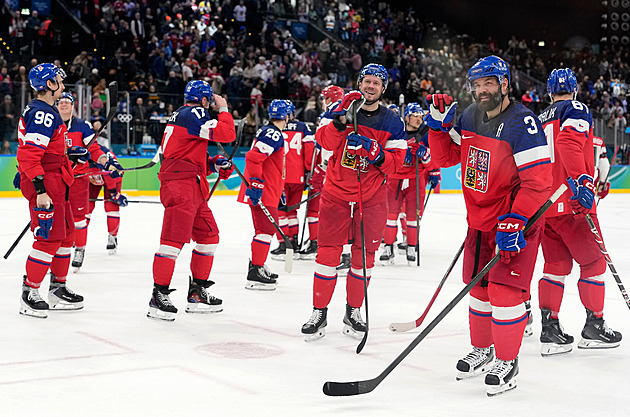 Co si asi říkali Kanaďané? Češi upachtili postup, hvězdy vedle trénovaly přesilovku