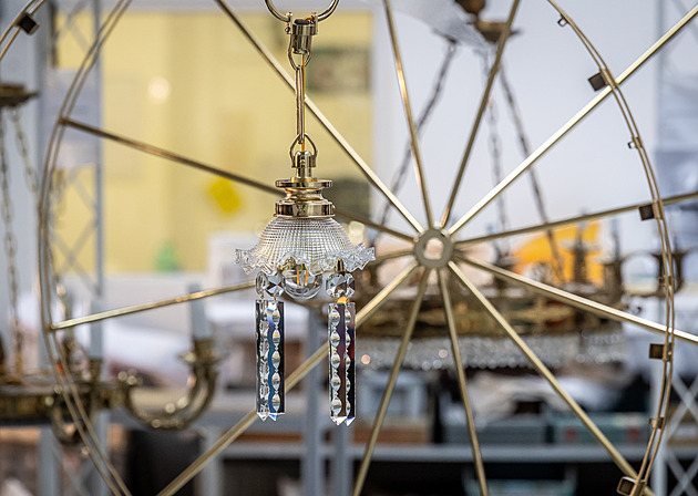 Půltunový lustr opravují v jeho „rodišti“, do Hejnic se vrátí před Velikonocemi