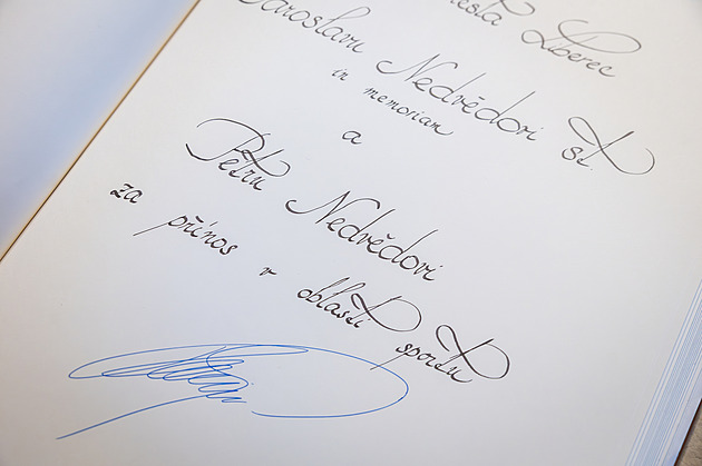 Petra Nedvěda ocenili v Liberci. Prozradil, jak vidí šance českých hokejistů