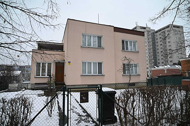 Kvůli prodeji vily nesvéprávných bratrů si soudce objednal nové posudky