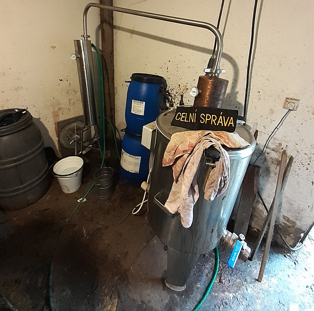 V posledních 50 dnech celníci ve Zlínském kraji odhalili čtyři černé pálenice