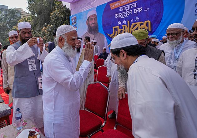 V textilce světa se k moci derou islamisté. Bangladéšské ženy se bojí o práci i práva