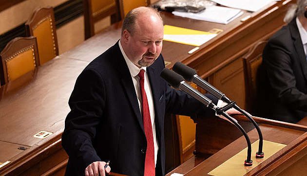 Ministr Tejc hájí rušení okresních soudů. Ušetří to stovky milionů, slibuje